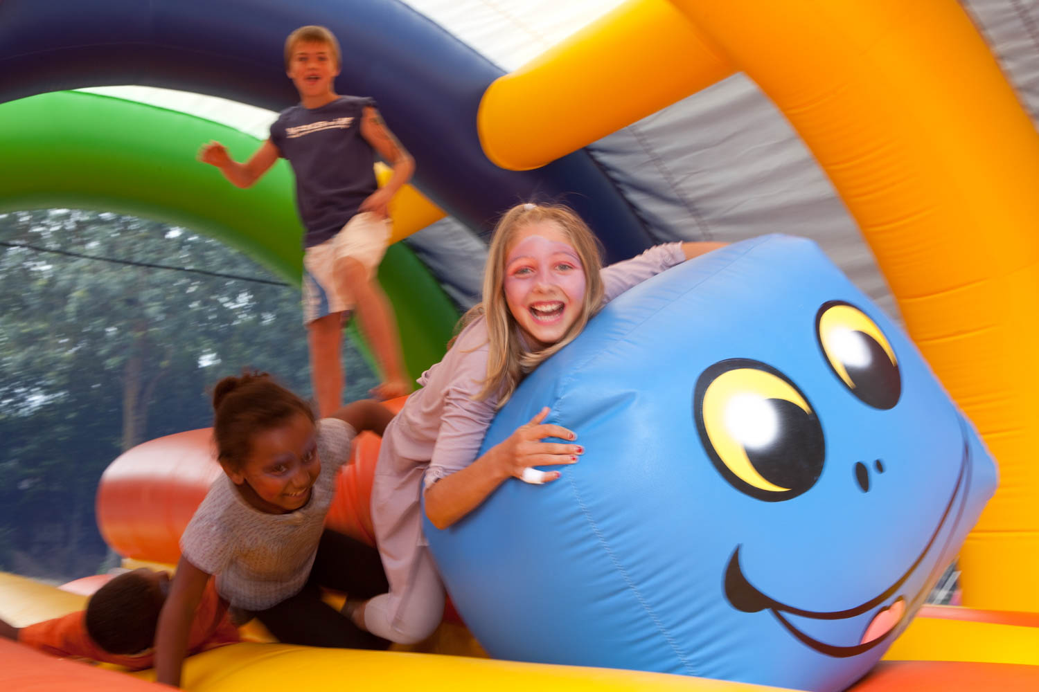Aire de jeux pour enfants au camping Saumur