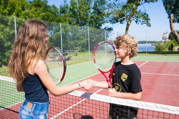 Camping Saumur avec terrain de tennis