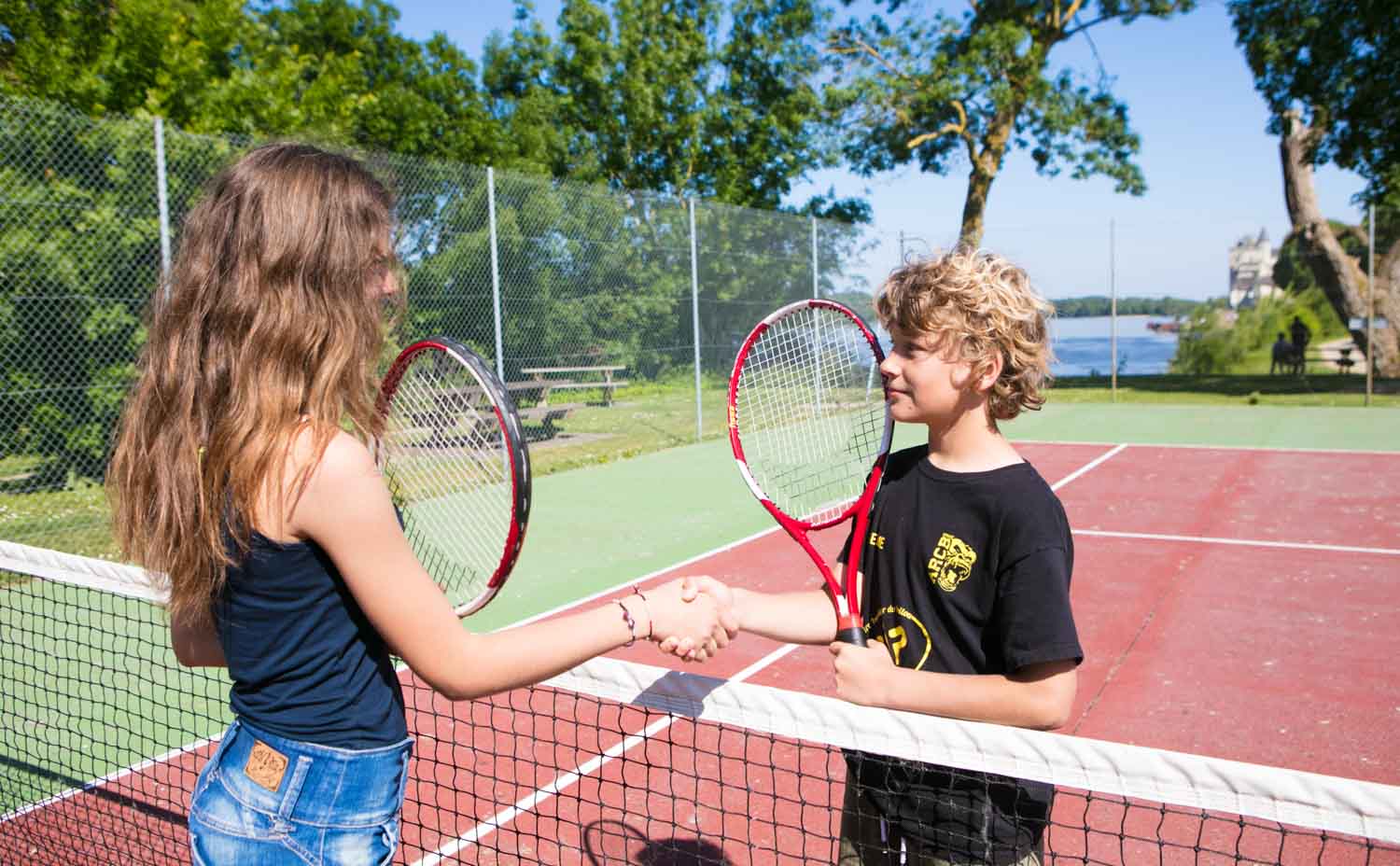 Camping Saumur avec terrain de tennis