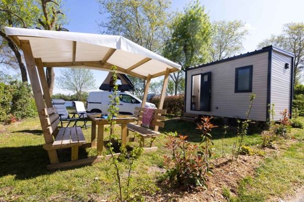Emplacement de camping avec sanitaire individuel